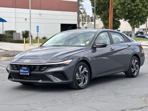 Certified 2025 Hyundai Elantra Sport image 6