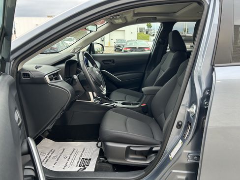 Used 2023 Toyota Corolla Cross LE w/ Moonroof Package AWD/4WD image 13