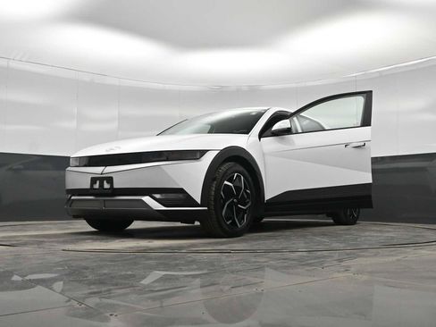 Used 2022 Hyundai Ioniq 5 SE w/ Cargo Package image 32