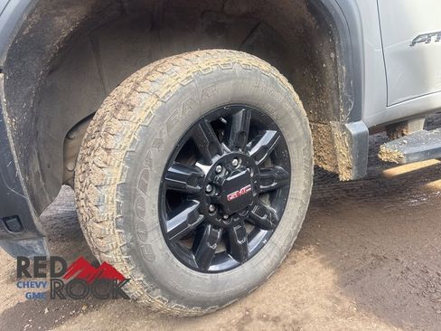 Used 2024 GMC Sierra 2500 AT4 AWD/4WD image 41