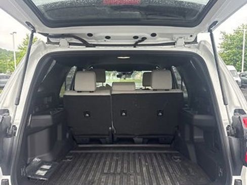 Used 2025 Toyota 4Runner SR5 AWD/4WD image 8