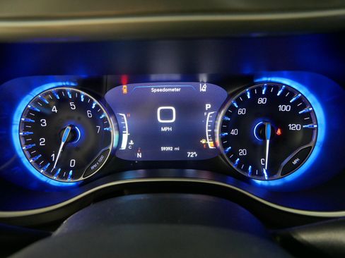 Used 2023 Chrysler Pacifica Touring-L FWD image 21