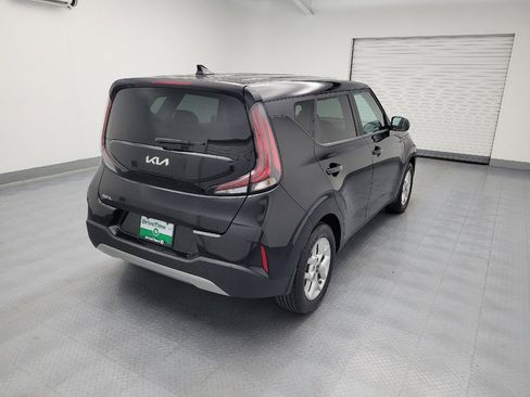 Used 2023 Kia Soul LX w/ LX Technology Package FWD image 9