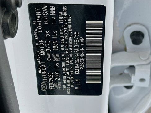 Used 2025 Hyundai Venue SEL image 12