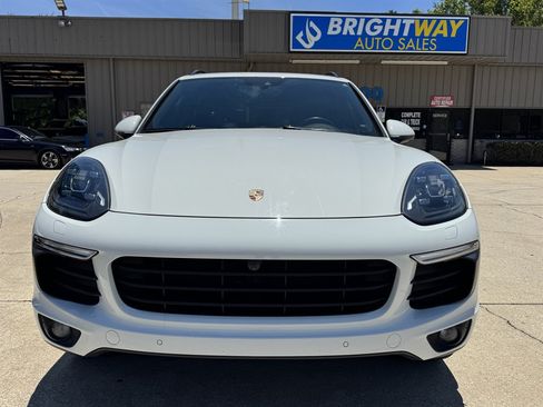 Used 2017 Porsche Cayenne Platinum Edition AWD/4WD image 3