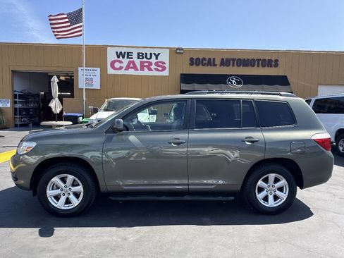 Used 2010 Toyota Highlander 2WD image 2