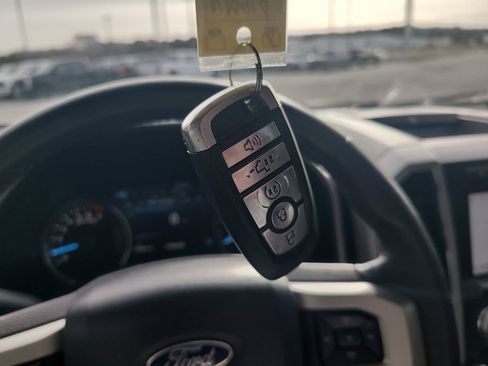 Used 2020 Ford F150 Lariat w/ Equipment Group 502A Luxury image 31