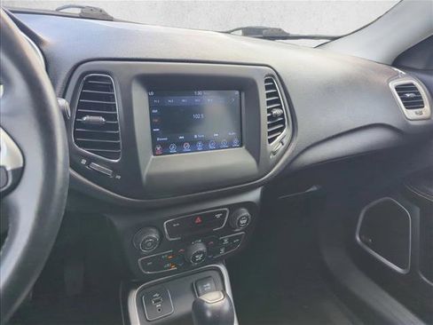 Used 2017 Jeep Compass Latitude w/ Popular Equipment Group FWD image 9