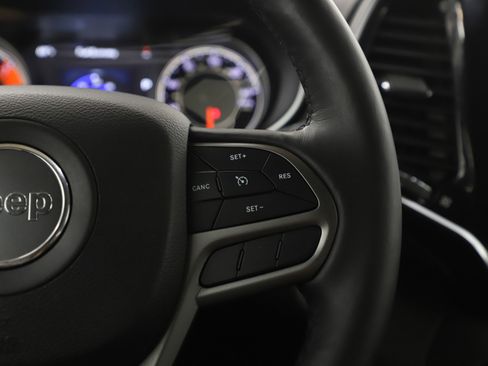 Used 2019 Jeep Cherokee Limited image 29