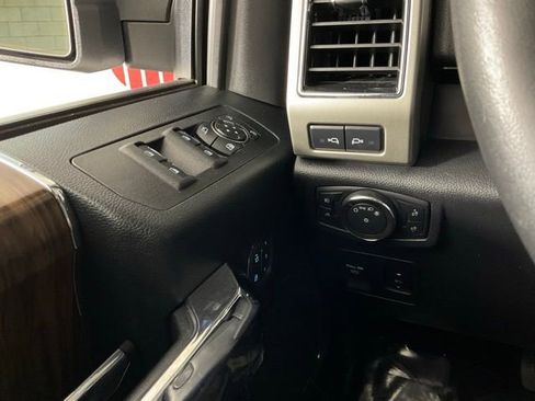 Used 2019 Ford F150 Lariat w/ Equipment Group 502A Luxury image 19