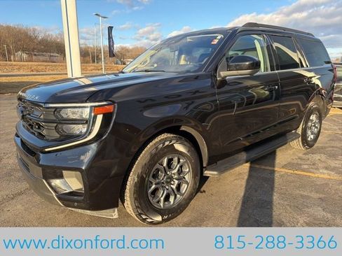 Used 2025 Ford Expedition Active AWD/4WD image 3