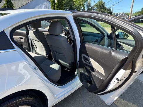 Used 2015 Chevrolet Cruze LT FWD image 13
