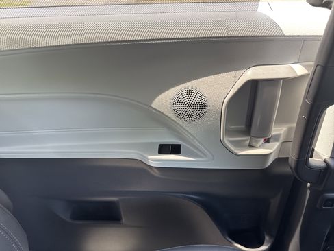 Used 2024 Toyota Sienna XSE image 22