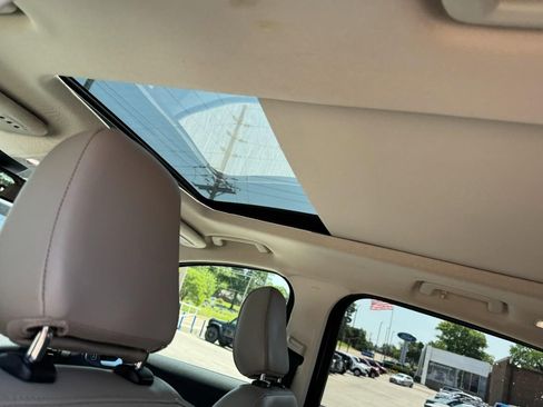 Used 2019 Ford Escape Titanium AWD/4WD image 11