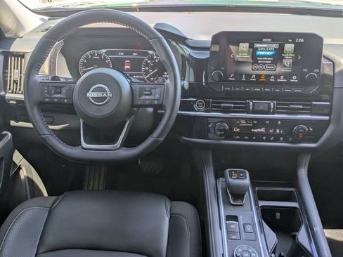 Used 2023 Nissan Pathfinder SL AWD/4WD image 34