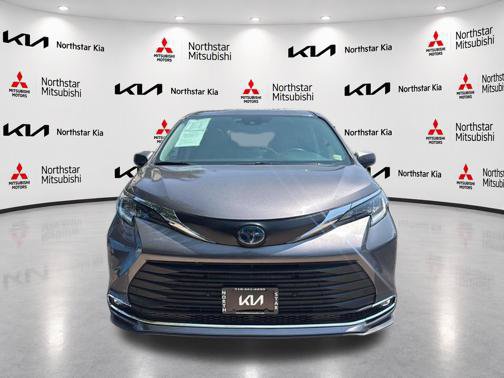 Used 2023 Toyota Sienna XLE FWD image 9