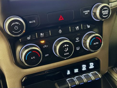 Used 2022 RAM 1500 Laramie AWD/4WD image 23