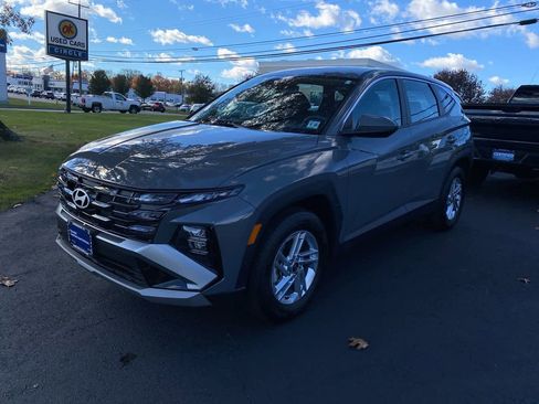 Certified 2025 Hyundai Tucson SE image 6