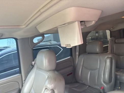 Used 2005 Chevrolet Suburban Z71 w/ Preferred Equipment Group AWD/4WD image 8