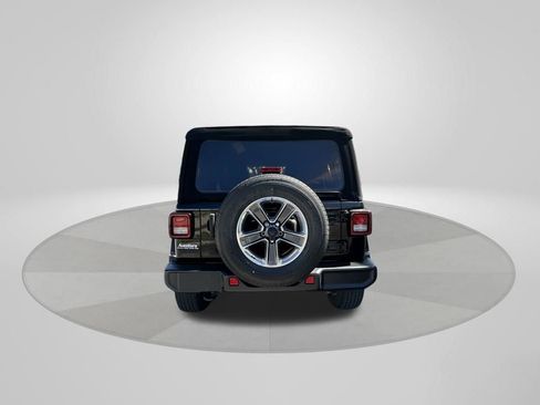 Used 2022 Jeep Wrangler Unlimited Sahara image 6