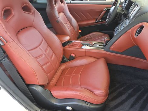 Used 2016 Nissan GT-R Premium AWD/4WD image 26