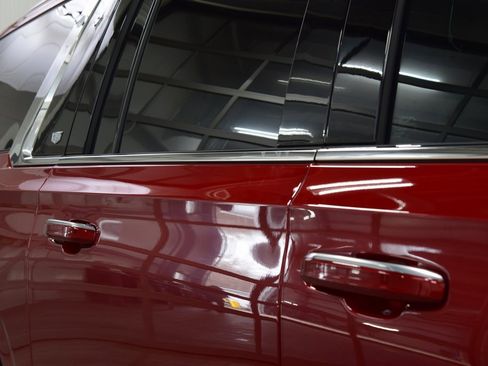 Used 2024 Cadillac Escalade ESV Premium Luxury w/ Performance Package image 17