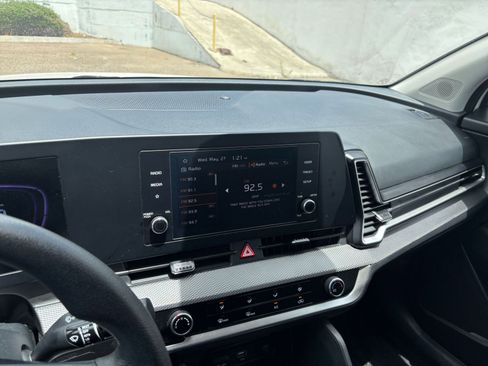 Used 2025 Kia Sportage LX FWD image 20
