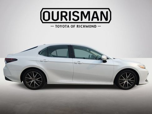 Used 2021 Toyota Camry XLE w/ Navigation Package FWD image 8