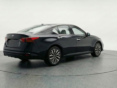 Used 2025 Nissan Altima 2.5 SV image 9