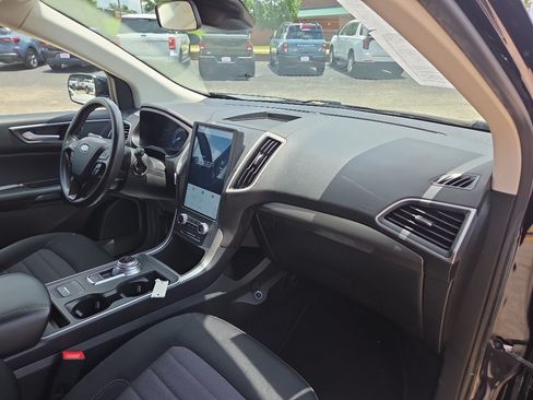 Used 2024 Ford Edge SE w/ Black Appearance Package AWD/4WD image 12