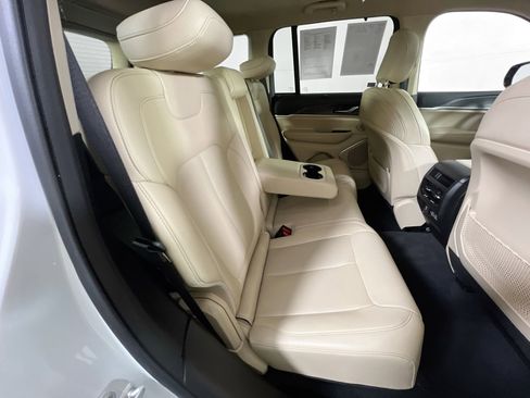 Used 2022 Jeep Grand Cherokee Limited w/ Luxury Tech Group II image 28