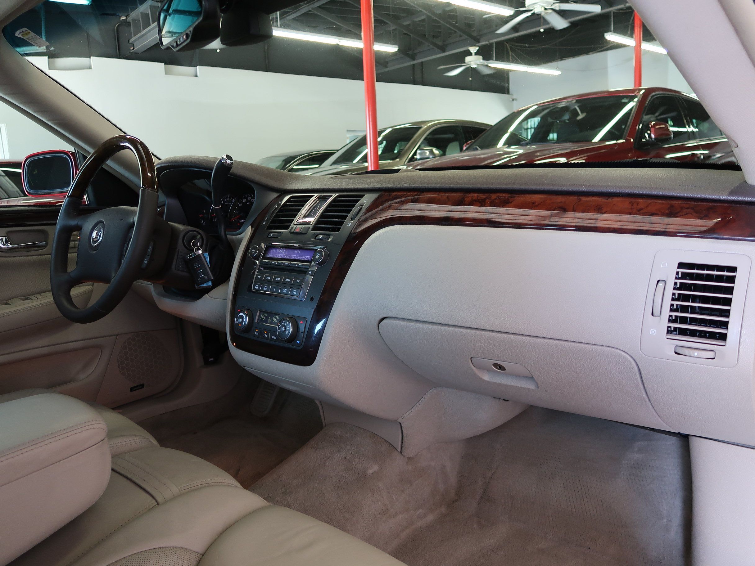 Used 2009 Cadillac DTS FWD image 32
