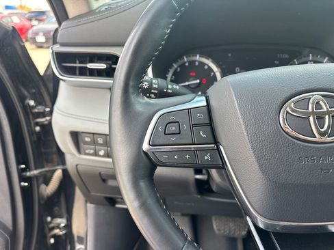 Used 2021 Toyota Highlander Limited image 16