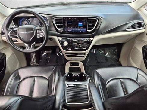 Used 2023 Chrysler Pacifica Touring-L FWD image 23