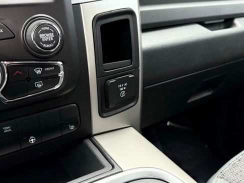 Used 2018 RAM 1500 SLT AWD/4WD image 41
