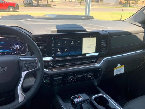 Used 2024 Chevrolet Silverado 1500 LT Trail Boss w/ Convenience Package II image 6