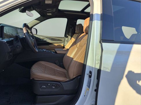 Used 2023 Cadillac Escalade Sport w/ LPO, ONYX Package image 32