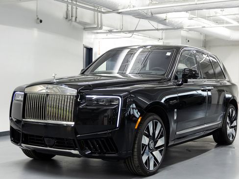 New 2026 Rolls-Royce Cullinan AWD/4WD image 2
