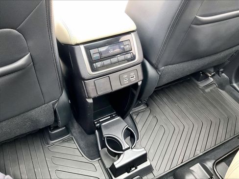 Used 2023 Subaru Ascent Limited w/ Technology Package image 29