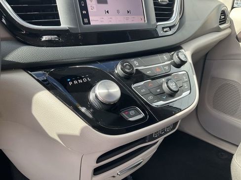 Used 2023 Chrysler Voyager LX image 23