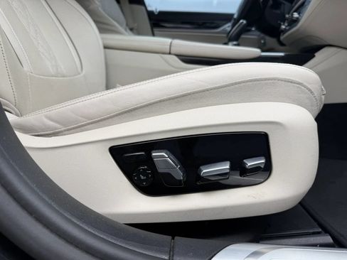 Used 2019 BMW 750i xDrive w/ Executive Package AWD/4WD image 29