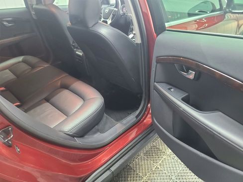 Used 2013 Volvo XC70 3.2 image 39