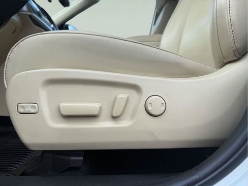 Used 2019 Toyota Highlander XLE AWD/4WD image 8
