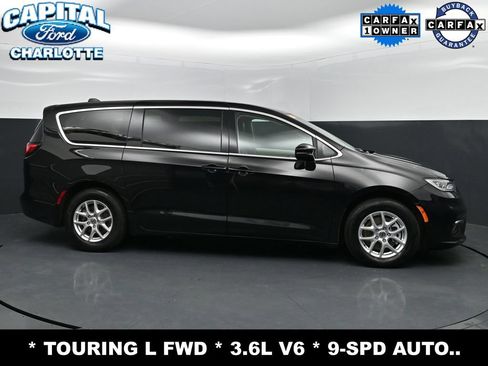 Used 2024 Chrysler Pacifica Touring-L FWD image 28