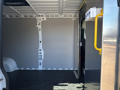 Used 2025 RAM ProMaster 2500 w/ Convenience Group image 21