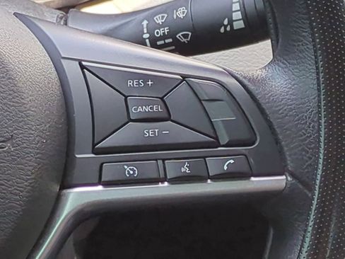 Used 2021 Nissan Versa SV FWD image 24