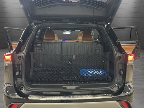 New 2026 Toyota Highlander Platinum image 22