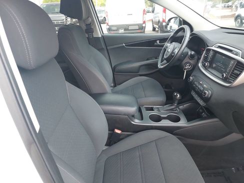 Used 2017 Kia Sorento FWD w/ LX Convenience Package image 10