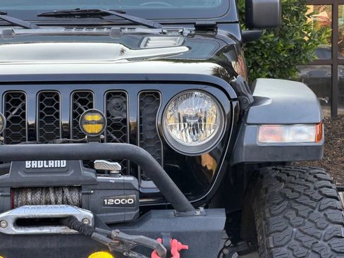 Used 2021 Jeep Gladiator Rubicon w/ Trailer Tow Package AWD/4WD image 5