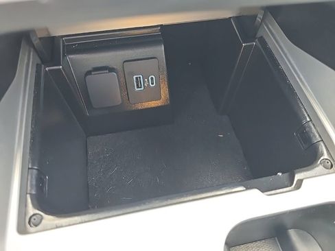 Used 2023 Ford Explorer XLT w/ Equipment Group 202A image 39